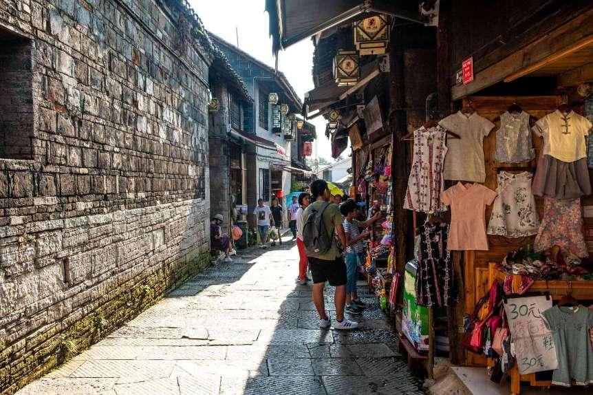 这张照片是2022年拍摄的，三位佳丽回到石家庄的故乡欢度新春